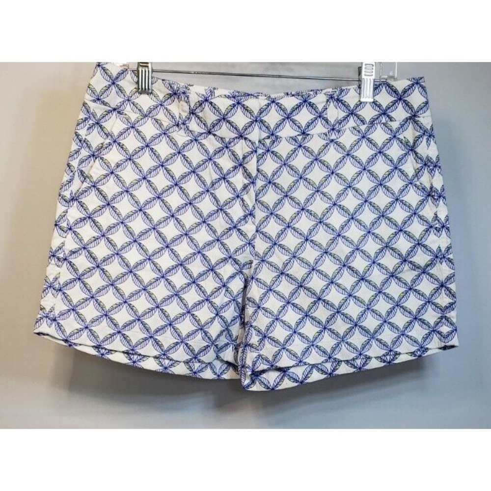 Vineyard Vines White Shorts with Blue Geometric Print